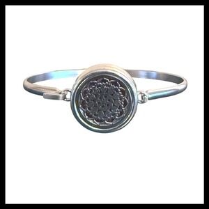 NWOT Silver Tone Aromatherapy Essential Oil Diffuser Bracelet Lotus Design